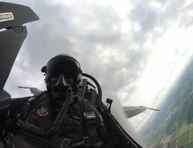 Πτήση F-16 στα όρια: Δείτε τι βλέπει ο πιλότος